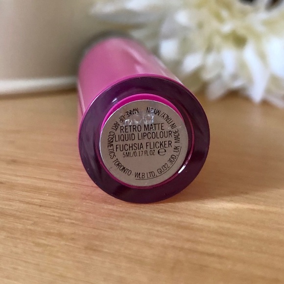 MAC Retro Matte Liquid Lip Colour* Fuchsia Flicker - Picture 3 of 3